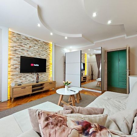Apartman Julija Donji Milanovac Exterior foto