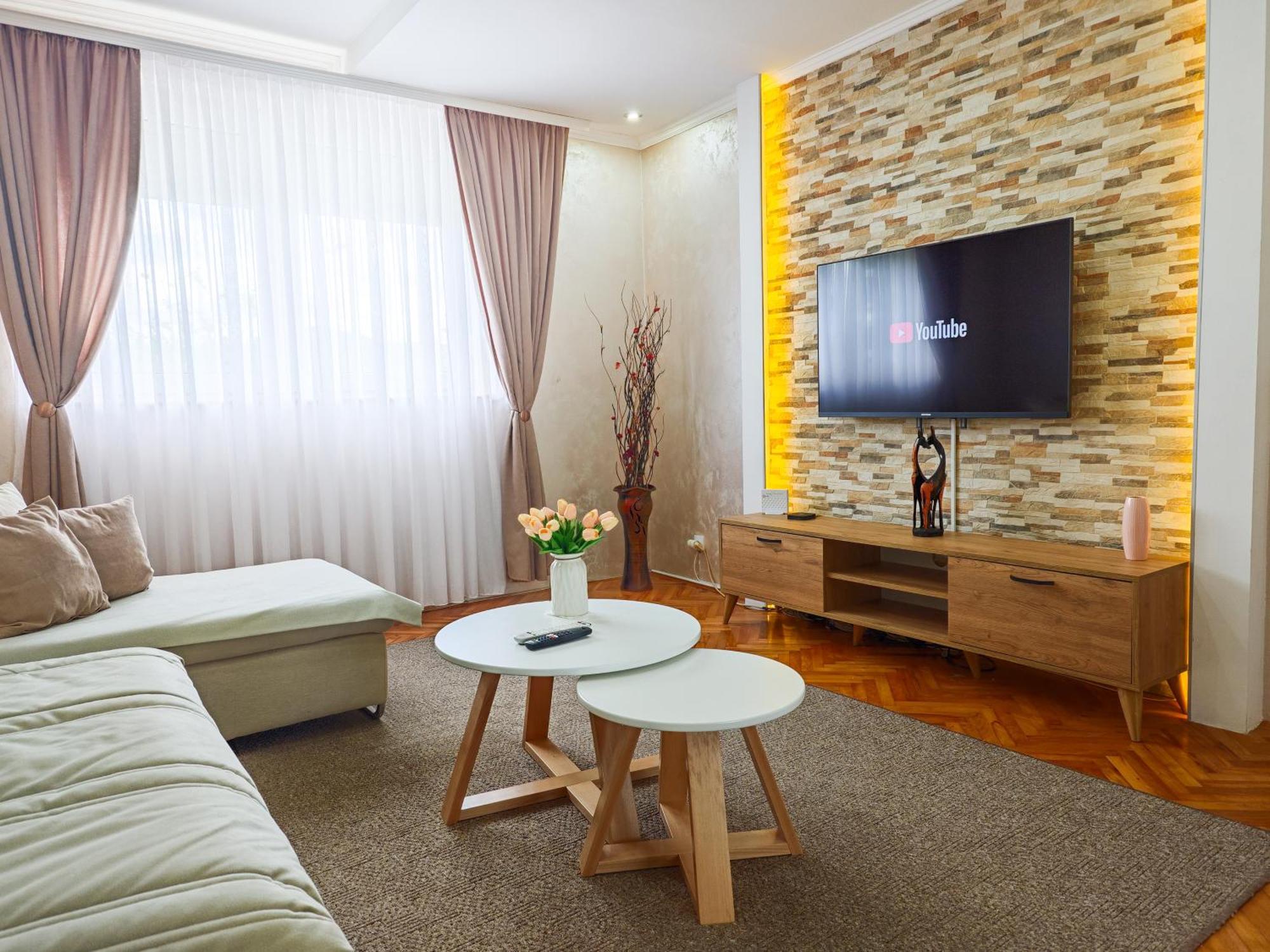 Apartman Julija Donji Milanovac Exterior foto